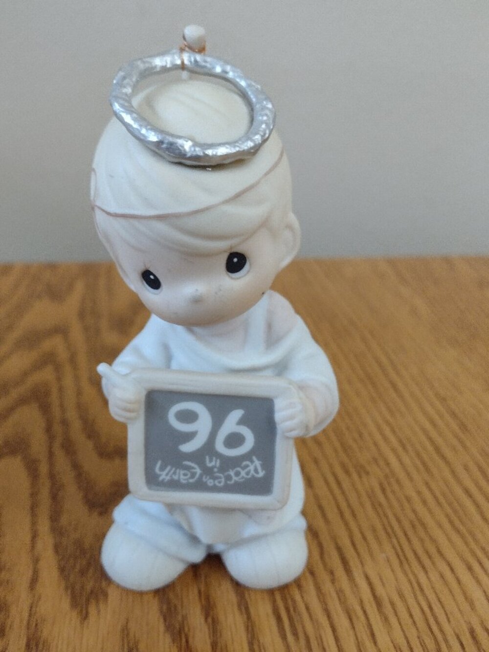 Precious Moments Peace On Earth Anyway Angel Porcelain Figurine 1996 Box #183342